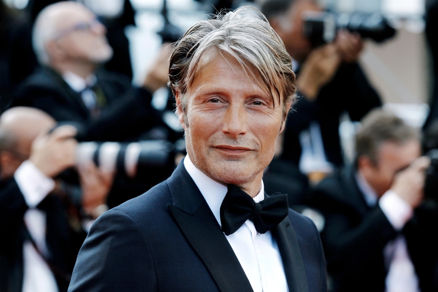 Mads Mikkelsen 'Casino Royale' Senaryosunu Uçakta Kaybederse: 'Kariyerimin Sonu Olabilirdi'