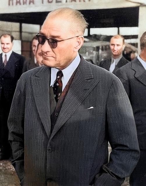 İyi Giyinmeyi de Ondan Öğrendik: Mustafa Kemal Atatürk