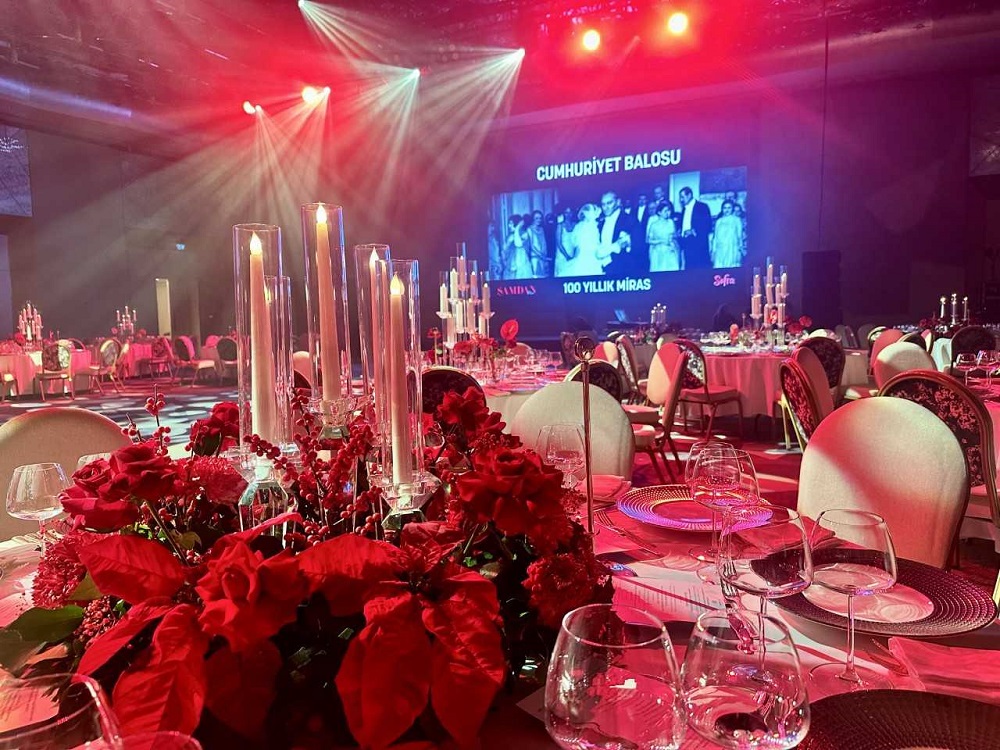 Cumhuriyetimizin 100. Yılına Özel Görkemli Balo