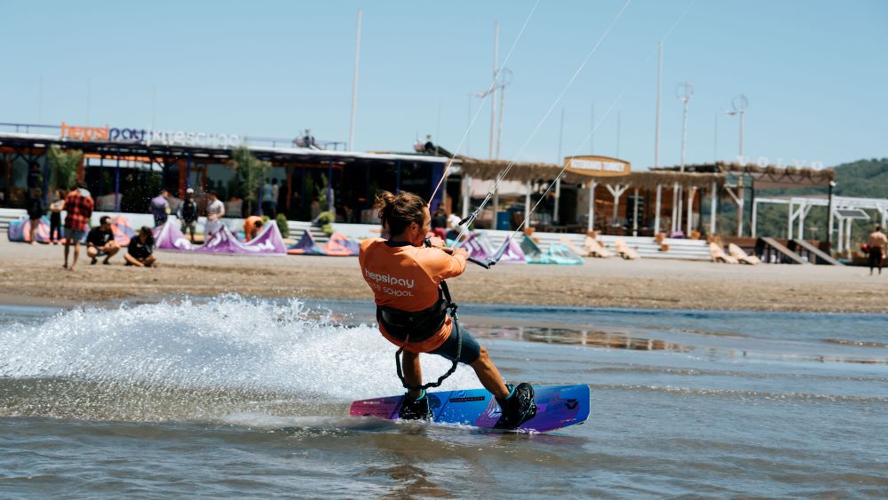 Kite Surfing Tutkunları, Hepsipay Kite School’da Buluşuyor