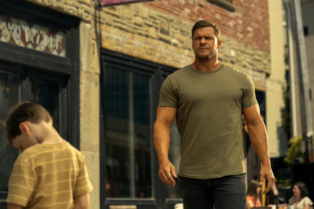 Başrol Yıldızı Alan Ritchson Esquire'a Reacher'ı Anlatıyor