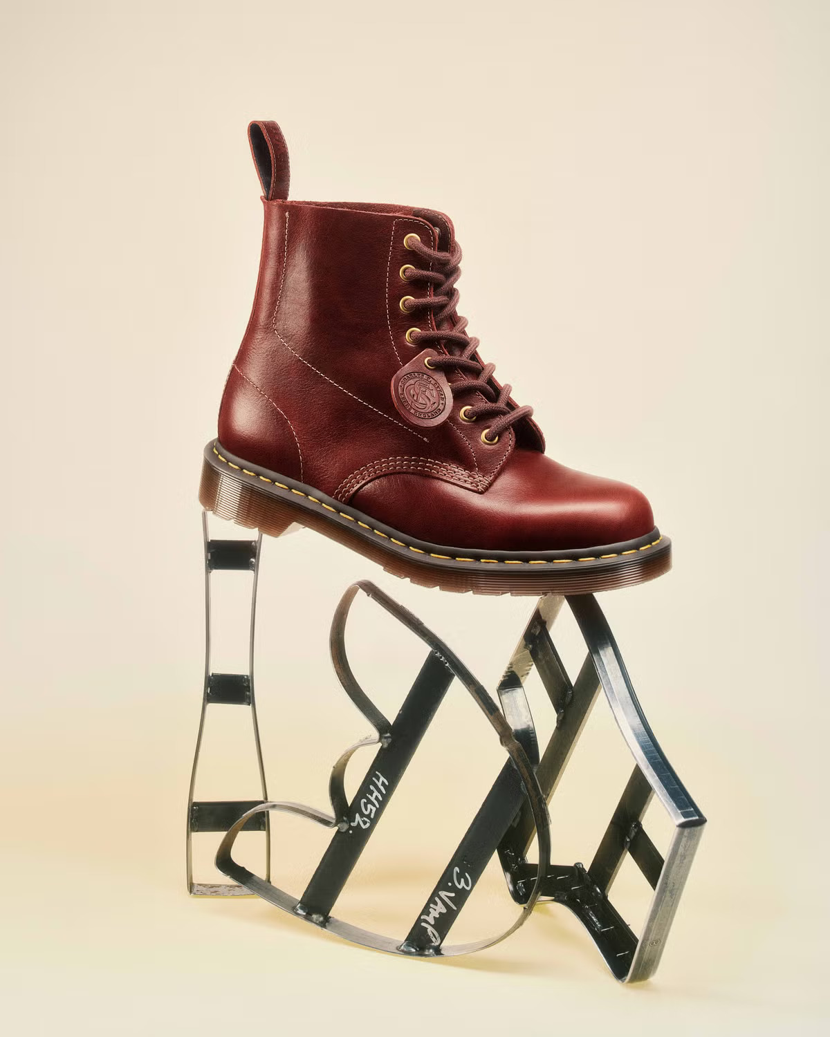 Dr. Martens’in Efsanevi 1460 Botlarının Yeni Versiyonuna İlk Bakış