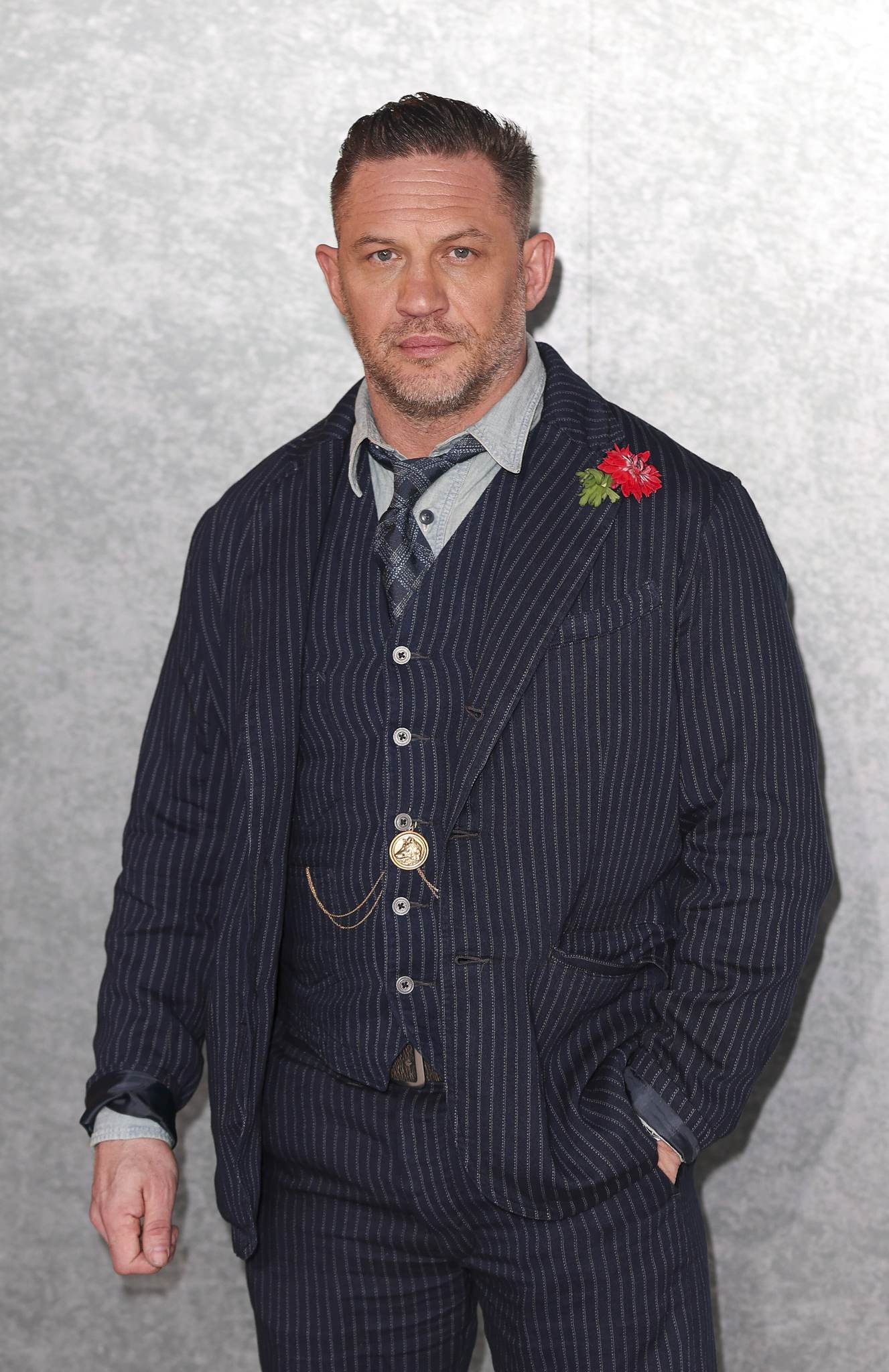 Tom Hardy’nin Yeni Favori Takım Elbise Markası