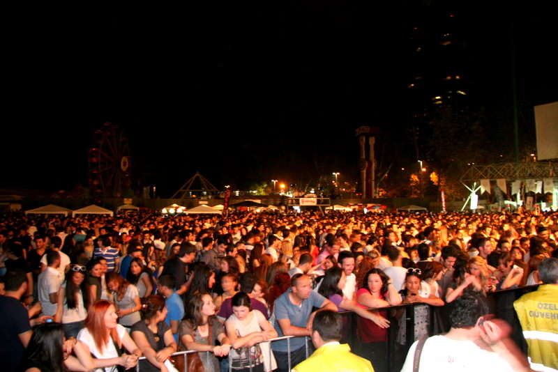 Hande Yener - Beykent Üniversitesi - Geleneksel Pusula Şenlikleri Konseri