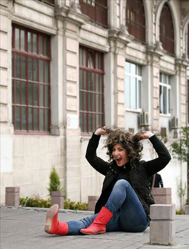 Şebnem'in 1 kocası ve 3 görümcesi var artık...