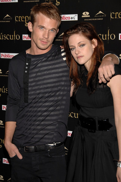 Cool duruş için Kristen saç stili