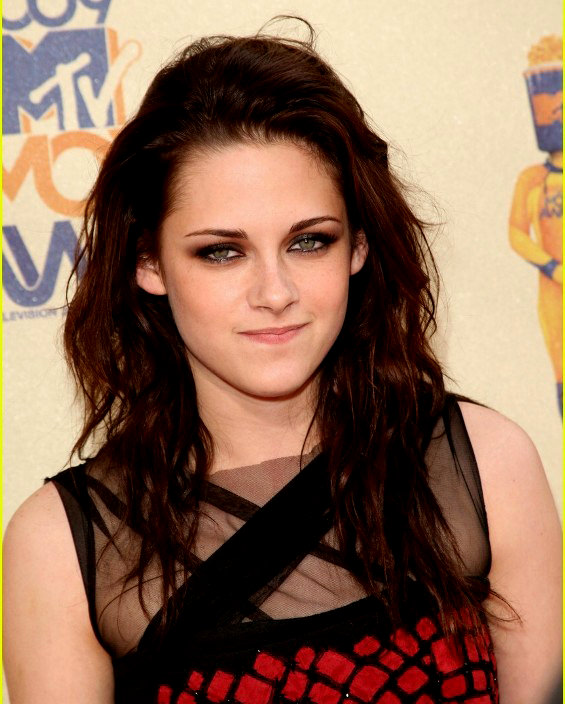 Cool duruş için Kristen saç stili