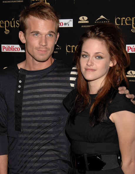 Cool duruş için Kristen saç stili