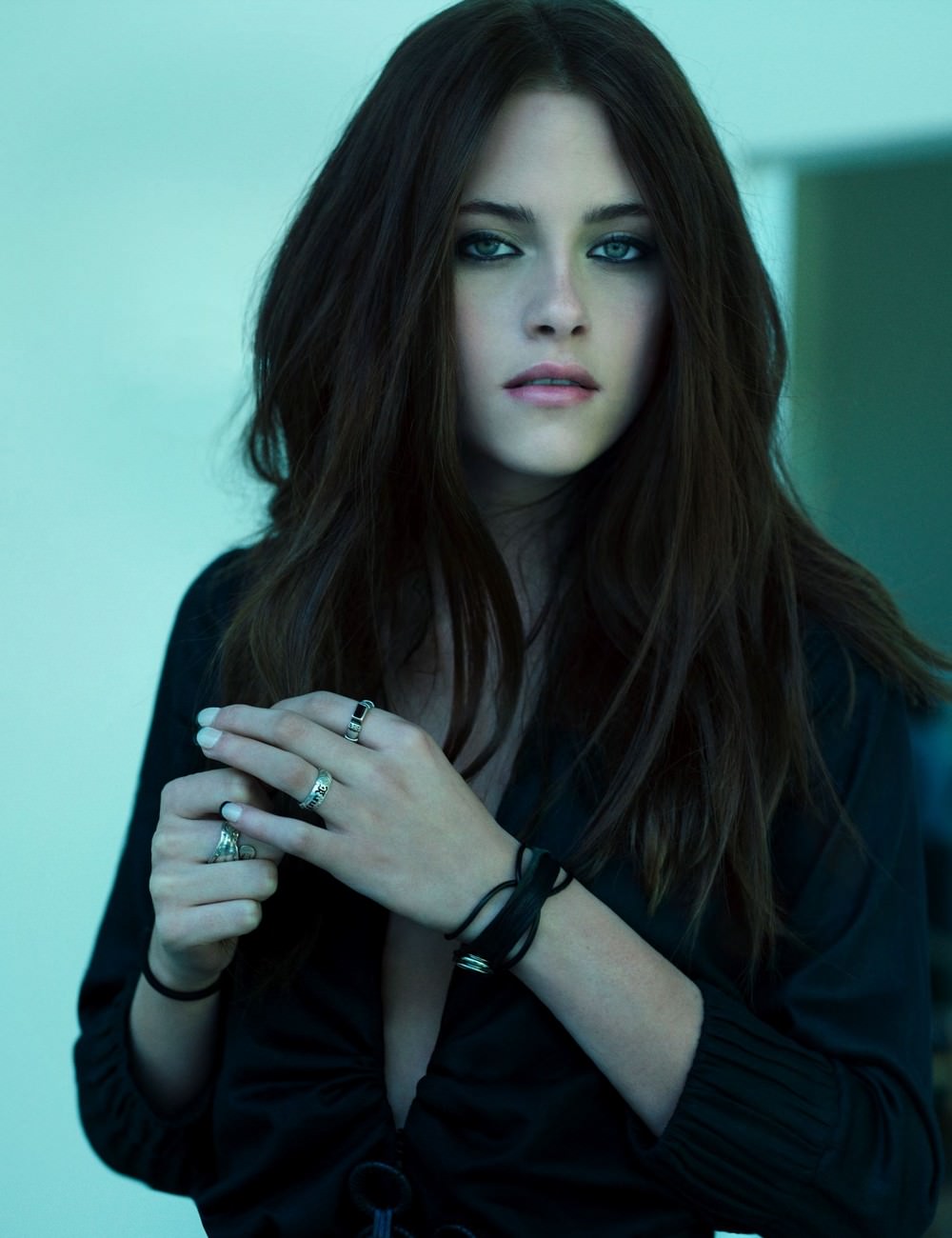 Cool duruş için Kristen saç stili