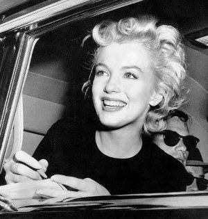 Marilyn "entel sarışın" çıktı