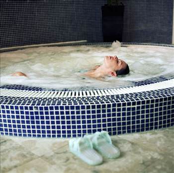 Yemekten sonra banyo yapmak kalbi çok yorar.