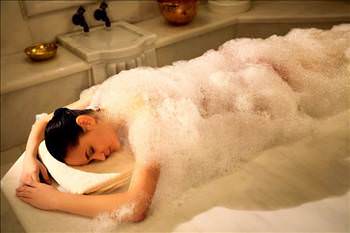 Yemekten sonra banyo yapmak kalbi çok yorar.