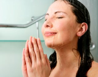 Yemekten sonra banyo yapmak kalbi çok yorar.