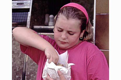 Obez çocuk ailenin suçu mu?