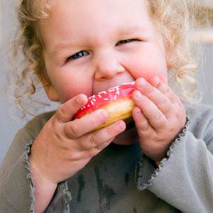 Obez çocuk ailenin suçu mu?