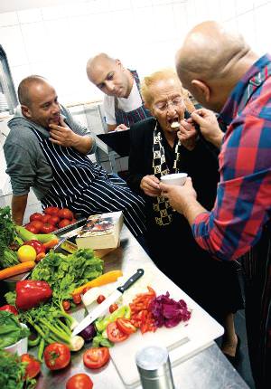 Istanbul efsane Cahide’sine sonunda kavustu!