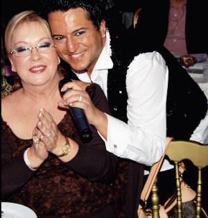 Istanbul efsane Cahide’sine sonunda kavustu!