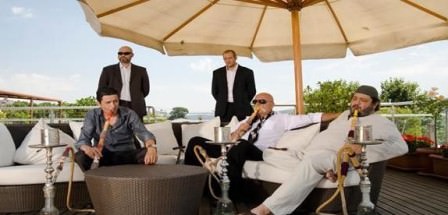 Çakallara dans ettiren çakı gibi bir kız!