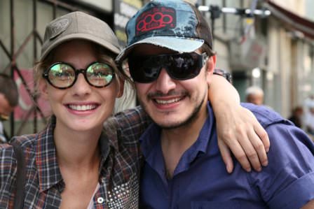 Çakallara dans ettiren çakı gibi bir kız!