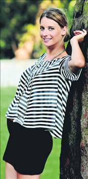 Çakallara dans ettiren çakı gibi bir kız!