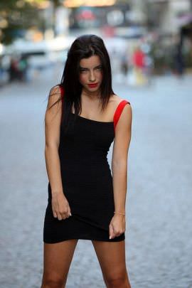 Ayşegül'ün güzellik sırrı; Kırmızı ruj