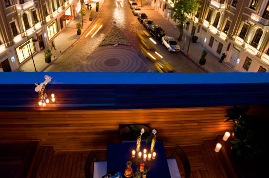 Akaretler, dümeni sanat ve eğlenceye kırdı