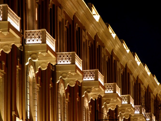 Akaretler, dümeni sanat ve eğlenceye kırdı