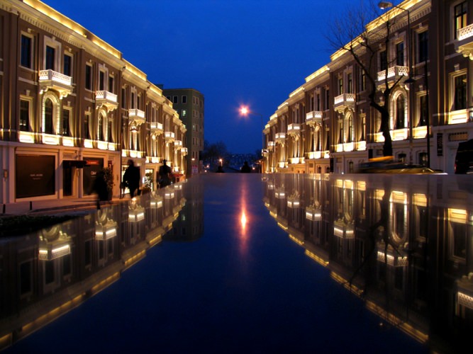 Akaretler, dümeni sanat ve eğlenceye kırdı