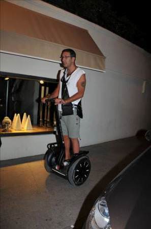 Cem Özer'i seviyor muyuz?