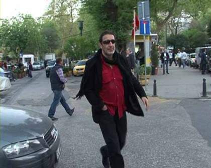 Cem Özer'i seviyor muyuz?