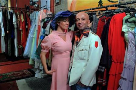 Şöhretlerin eskicisi, dönem dizilerinin kostüm tedarikçisi