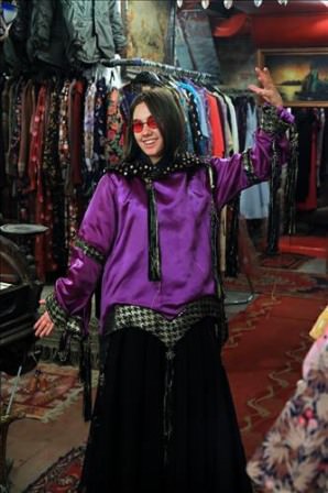 Şöhretlerin eskicisi, dönem dizilerinin kostüm tedarikçisi