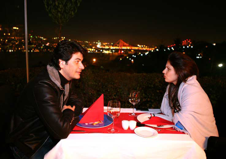 Vatan Şaşmaz'la Sevgililer Günü'ne hazırlandık