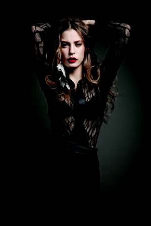 Serenay Sarıkaya şöhret yolunda