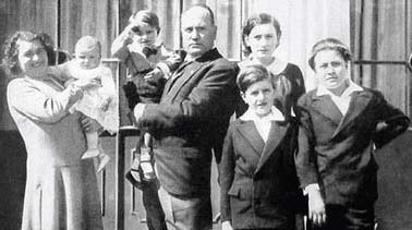 Diktatörlerin kadınları