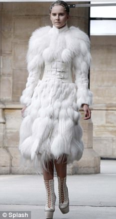 Prenses Kate hangi gelinliği giyecek?