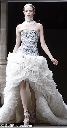 Prenses Kate hangi gelinliği giyecek?