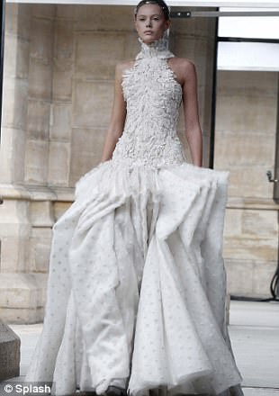 Prenses Kate hangi gelinliği giyecek?