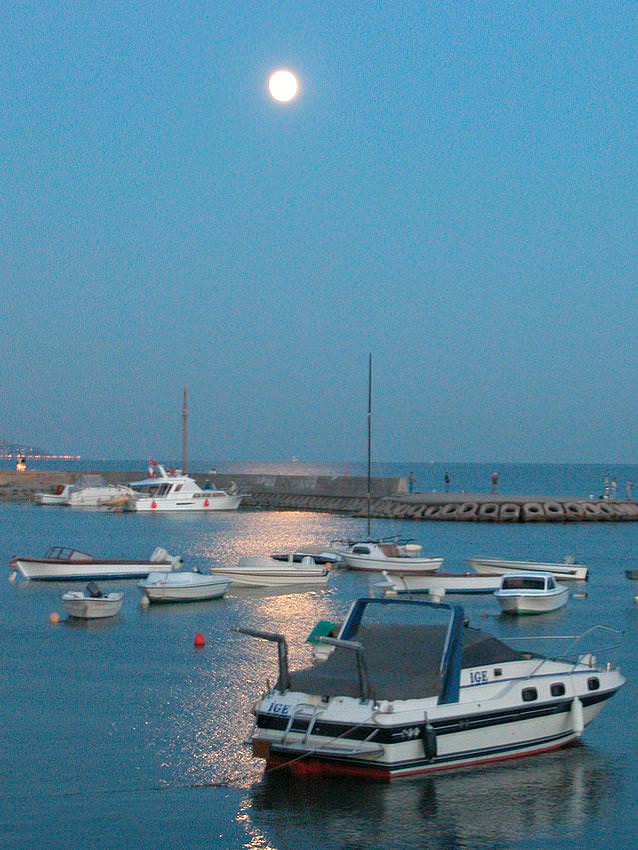 Anadolu Yakası'nın çok renkli semti Caddebostan