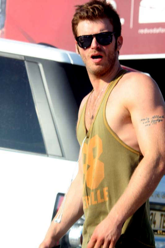 Kıvanç Tatlıtuğ'un kaslarının mucidleri