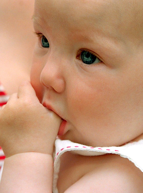 Parmak emme davranışı normal mi?