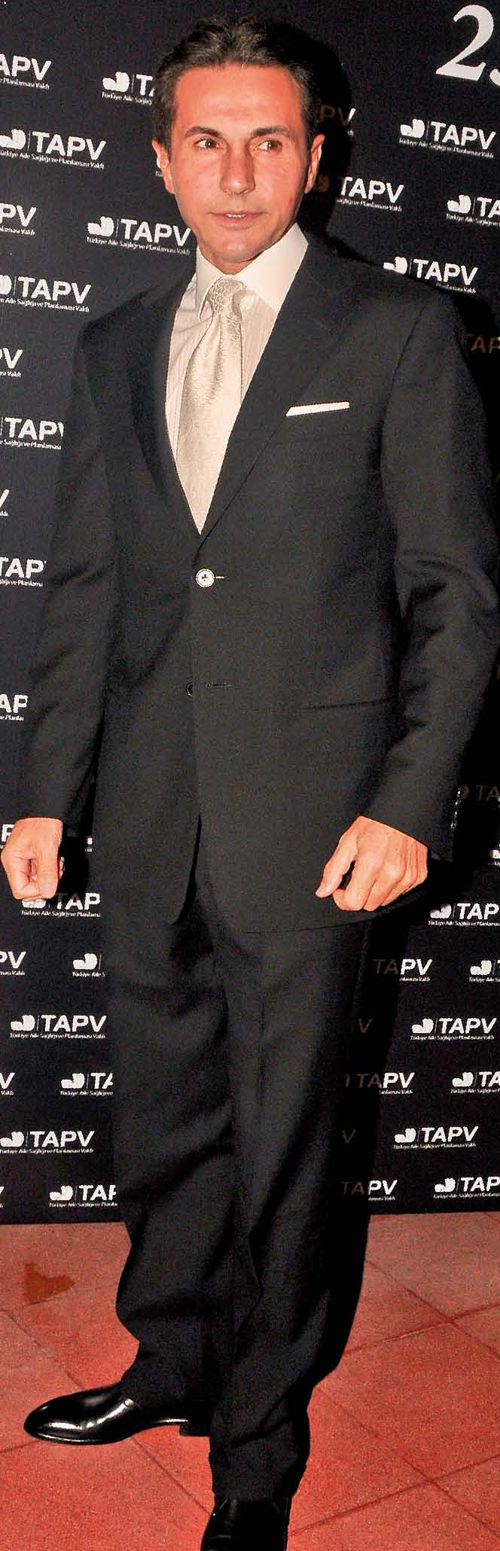 Ünlü isimlerin yeni yıl dilekleri