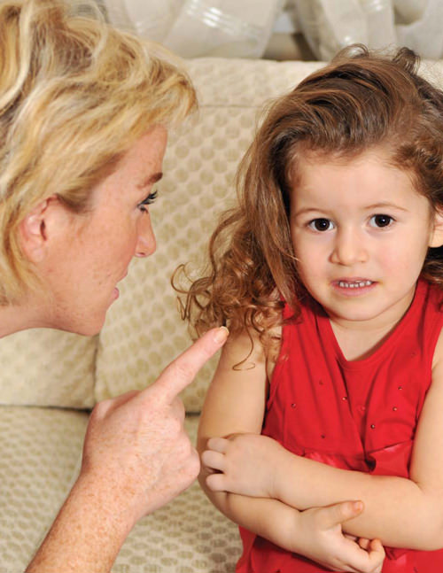 Neden dikkat çekmeye çalışıyor?