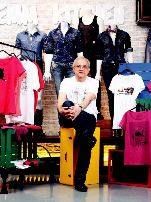 Mavi'nin yeni İstanbul tişörtleri Selçuk Demirel imzalı!