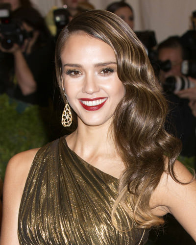 Yeni saç trendi: Uçlara röfle!