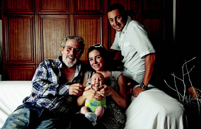 Uğurkan Erez ve torunu