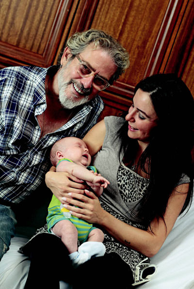 Uğurkan Erez ve torunu