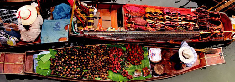 Tahtın ve tacın pırıltısı altında alışveriş