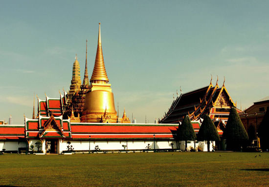 Tahtın ve tacın pırıltısı altında alışveriş