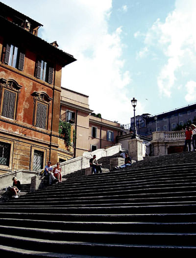 Tahtın ve tacın pırıltısı altında alışveriş